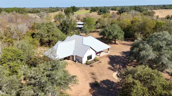 2656 River Bend RD, Smithville, TX 78957