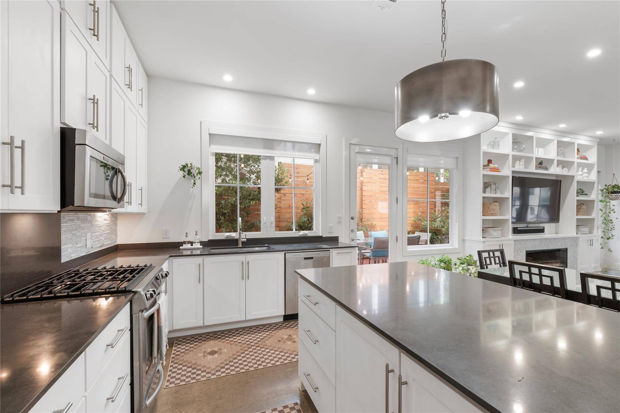 712 Cardinal LN #A, Austin, TX 78704