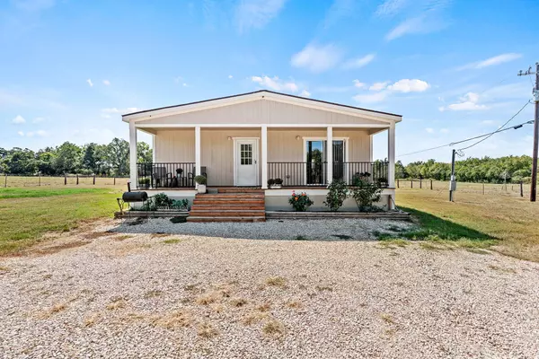 1979 County Road 446, Rockdale, TX 76567