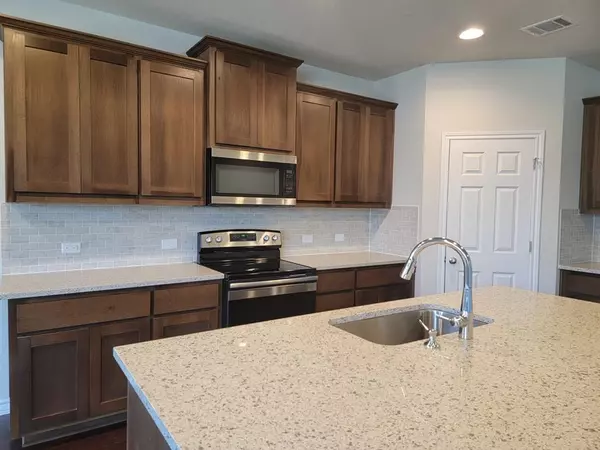 208 Magna LN, Liberty Hill, TX 78642