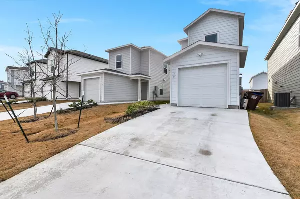 39 Trinity CIR, Lockhart, TX 78644