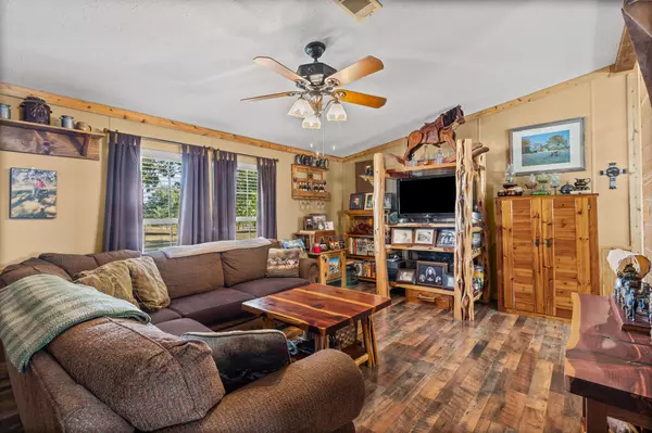 Luling, TX 78648,864 Rolling Oaks DR