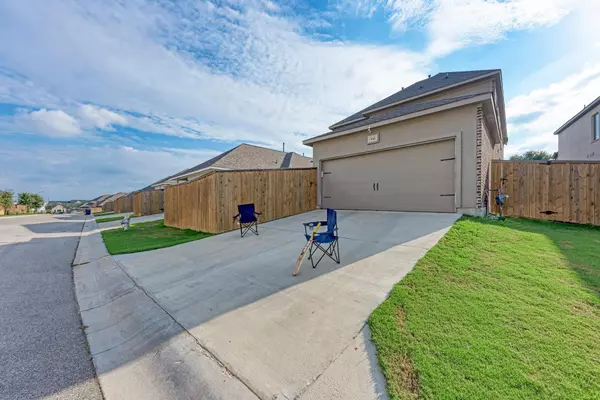 932 Azul Lagoon DR #18, Leander, TX 78641