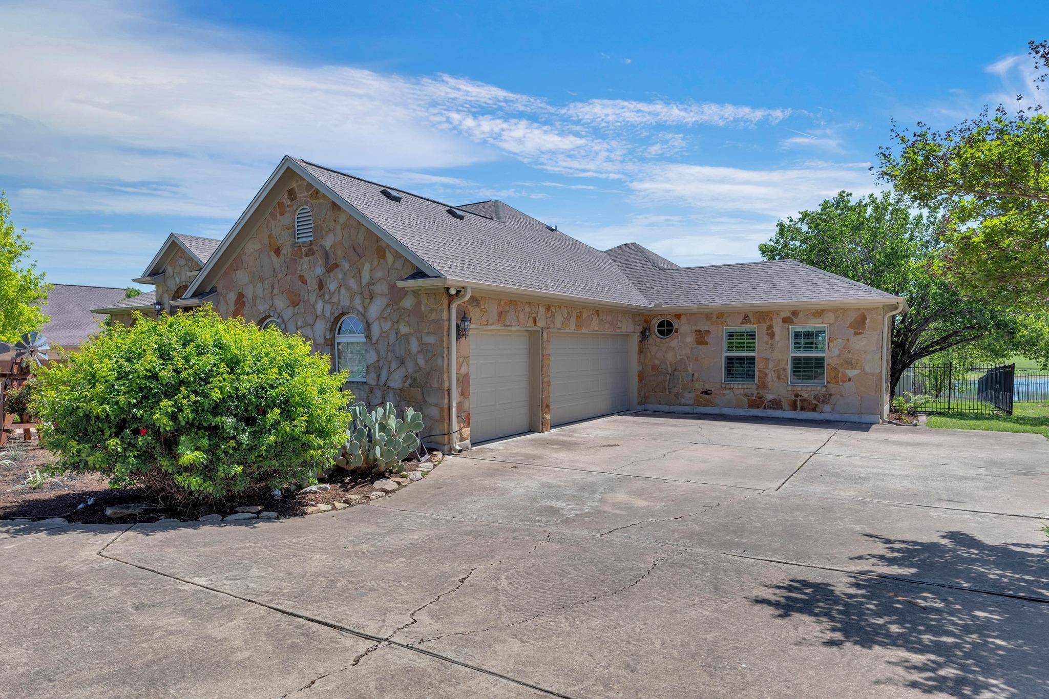 Hutto, TX 78634,117 Lookout CIR