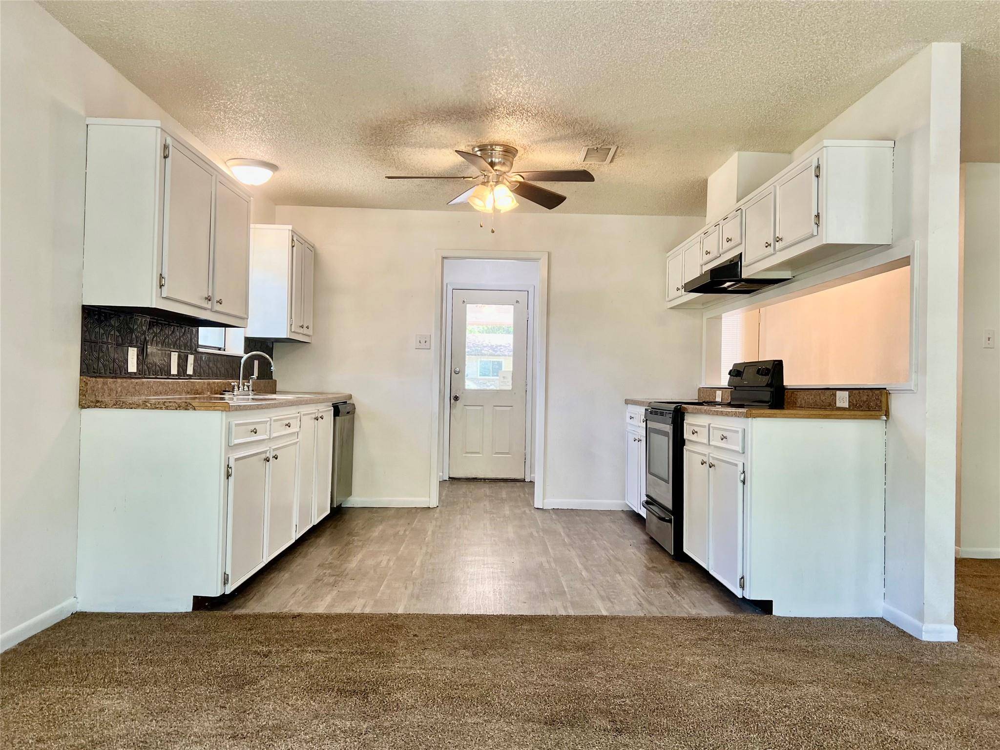 Smithville, TX 78957,302 Harris ST