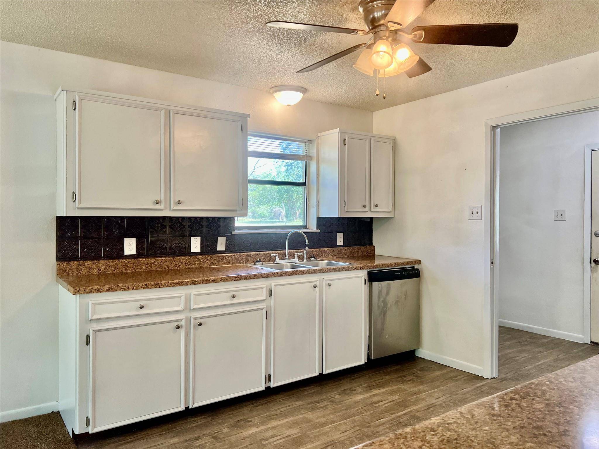 Smithville, TX 78957,302 Harris ST