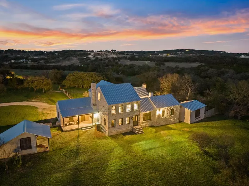 700 Northwood Hills DR, Fredericksburg, TX 78624