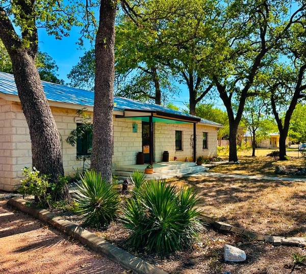 120 Oakhaven LN, Fredericksburg, TX 78624