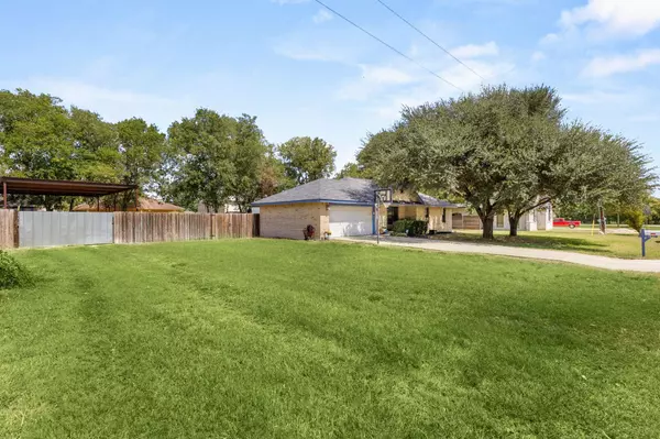 Seguin, TX 78155,195 Lakeside DR