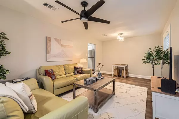 Austin, TX 78721,6108 Calmar CV #B