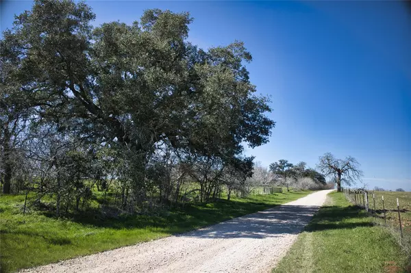 6108 Tenney Creek RD, Luling, TX 78648