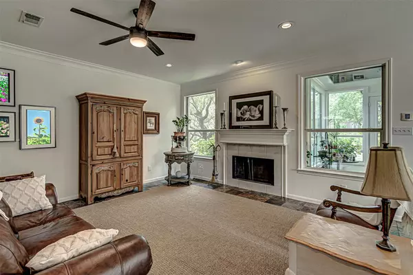 Dripping Springs, TX 78620,713 OAKWOOD LN
