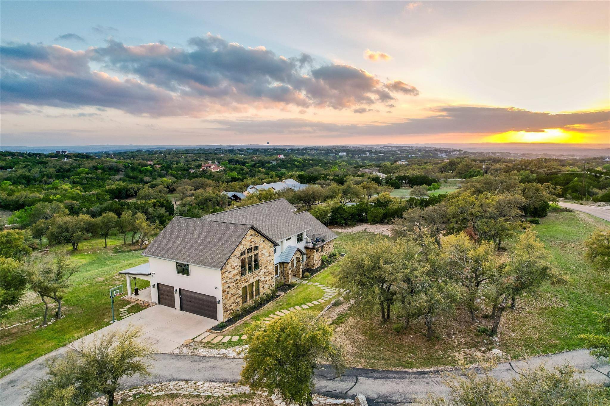 19911 Rancho Cielo CT, Lago Vista, TX 78645