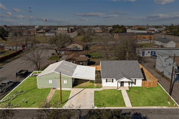 175 W Industry ST, Giddings, TX 78942