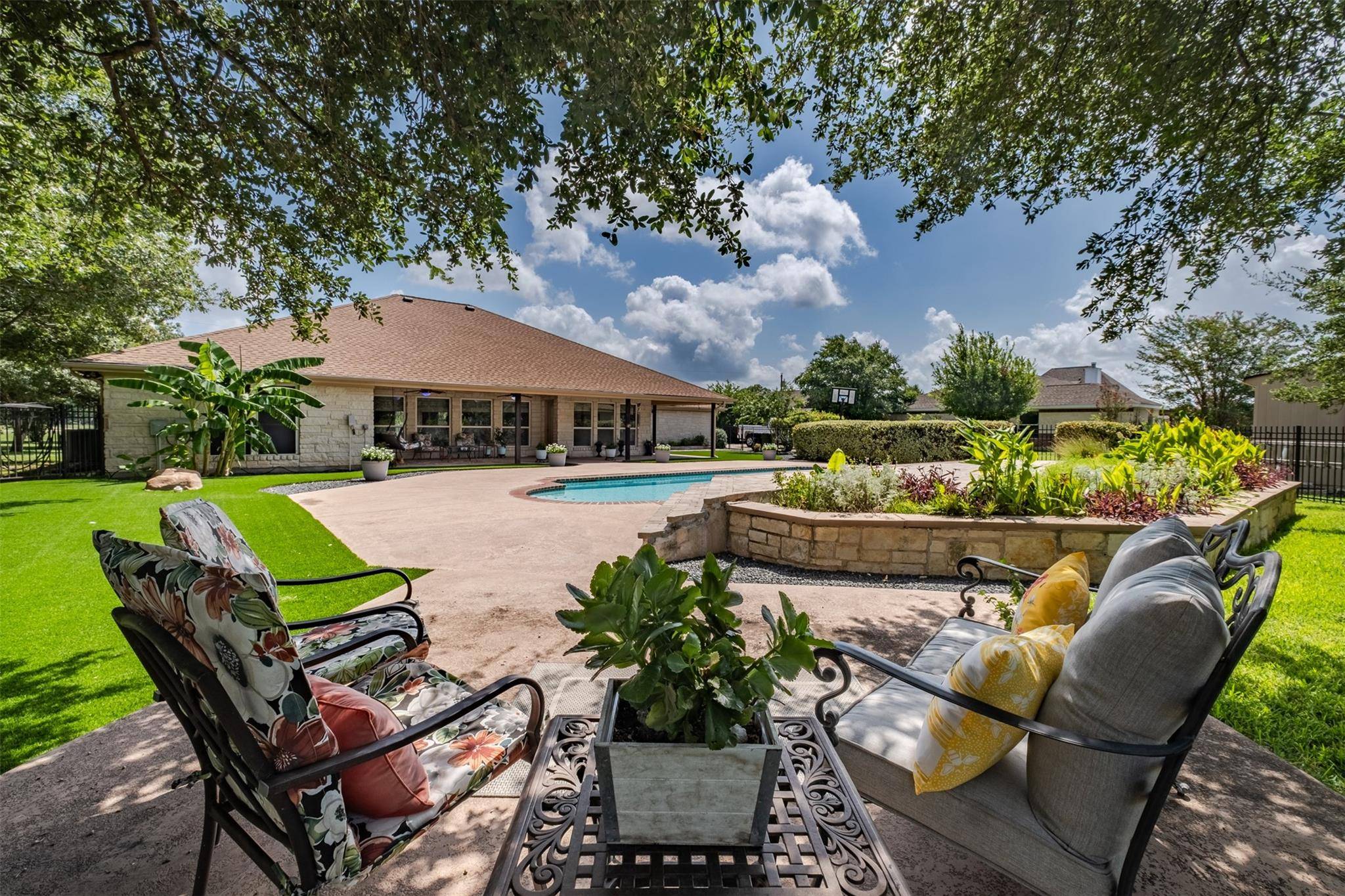 194 Brushy Creek TRL, Hutto, TX 78634