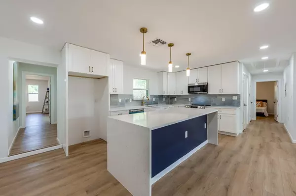 Highland Haven, TX 78654,106 Heron