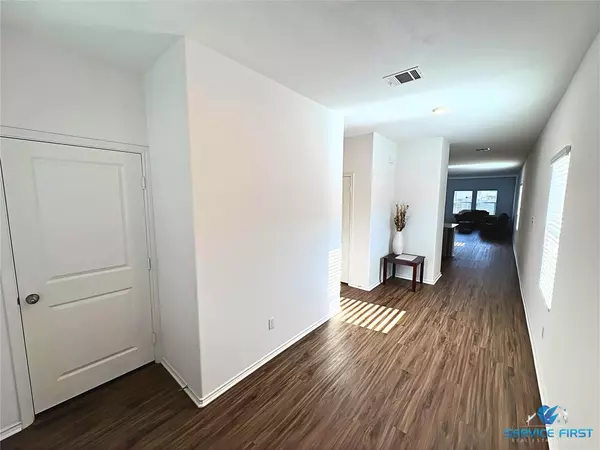 Jarrell, TX 76537,124 Rooster WAY