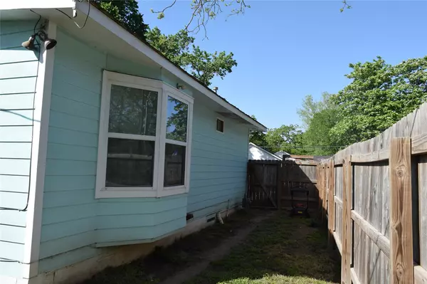 Smithville, TX 78957,1200 NE 5th ST