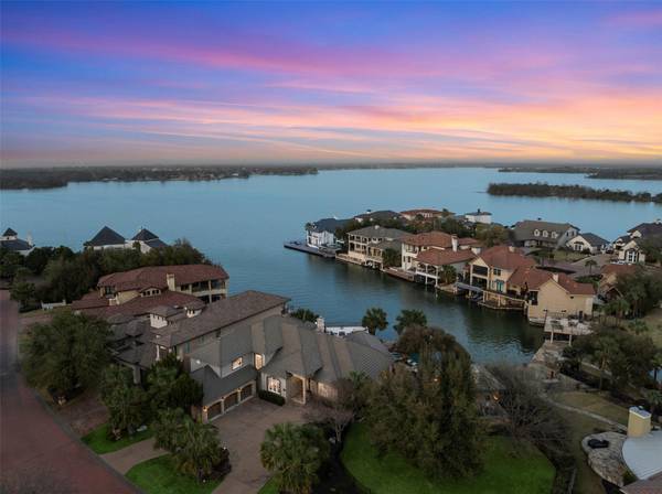 130 Applehead Island DR, Horseshoe Bay, TX 78657
