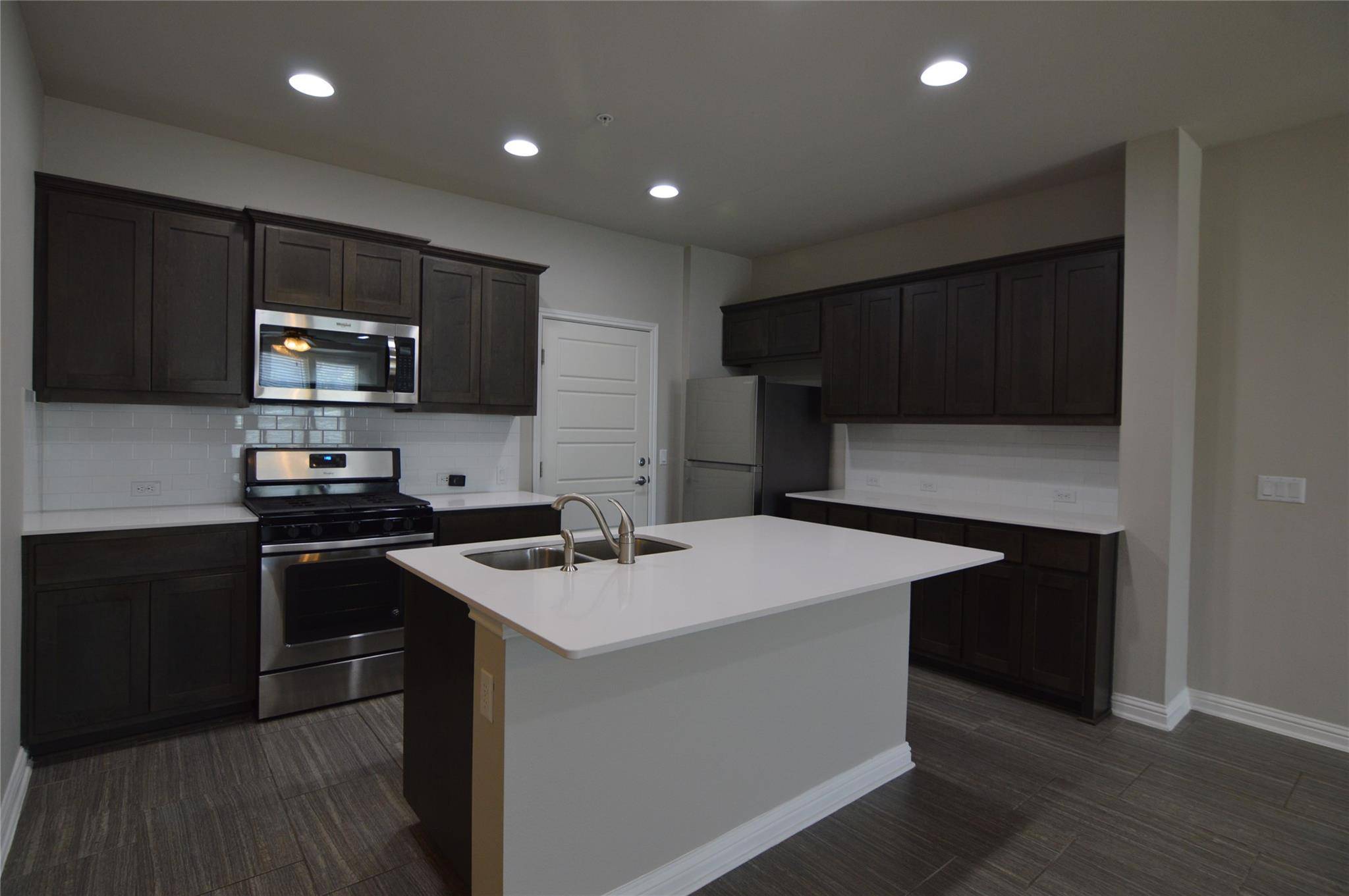 Austin, TX 78741,6814 E Riverside DR #52