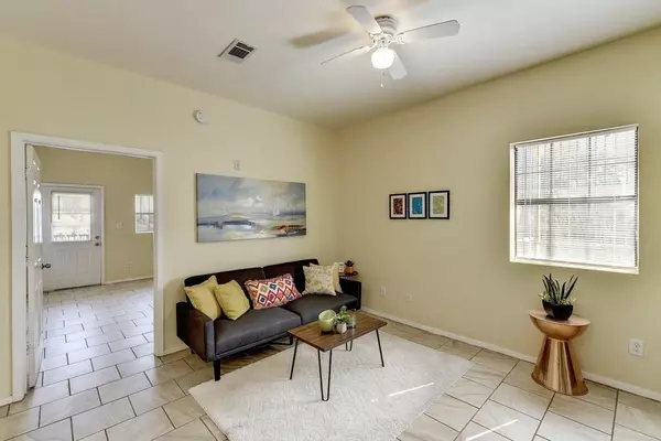 Austin, TX 78702,420 N Pleasant Valley RD #204