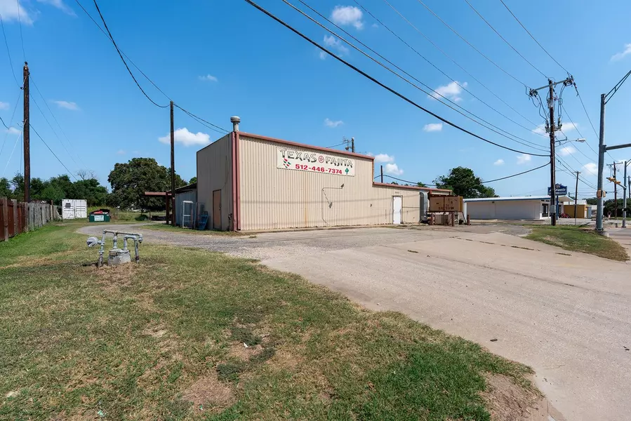 1400 W Cameron Ave, Rockdale, TX 76567