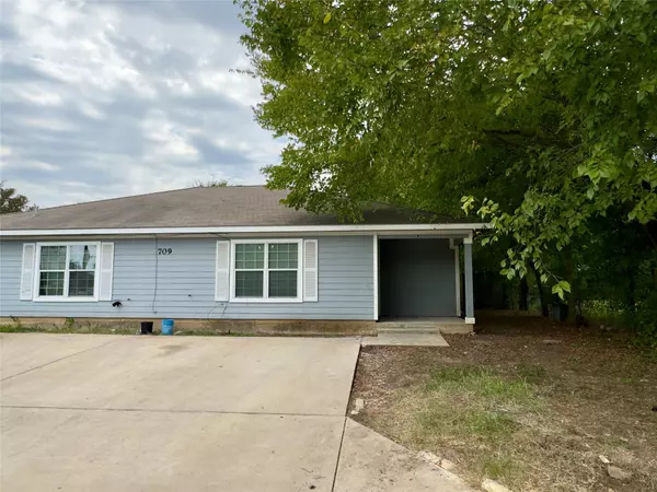 709 San Saba ST #A, Lockhart, TX 78644