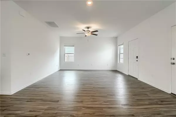 Austin, TX 78744,7213 Tonka LN