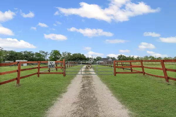 Lockhart, TX 78644,240 Oil Field RD