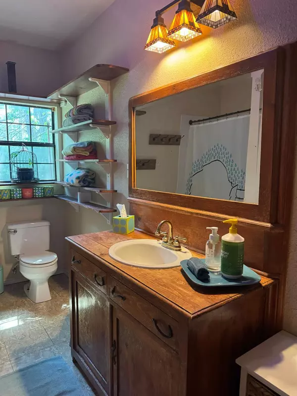 Smithville, TX 78957,810 Pine Valley LOOP