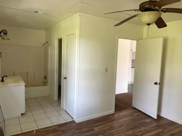 Florence, TX 76527,111 Chris LN