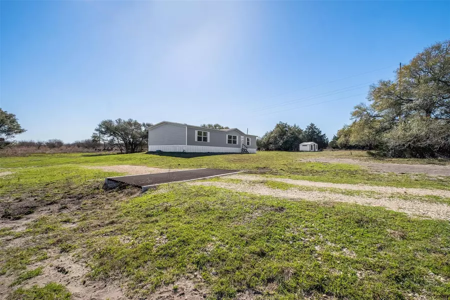 1139 E Old Hallettsville RD, Flatonia, TX 78941