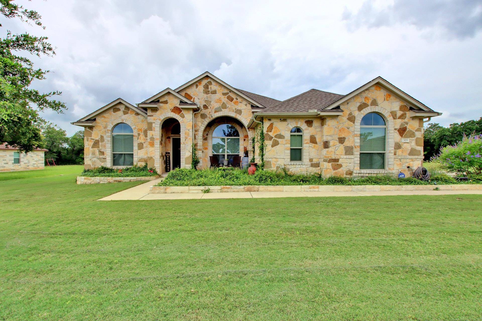 323 Chisholm TRL, Bastrop, TX 78602