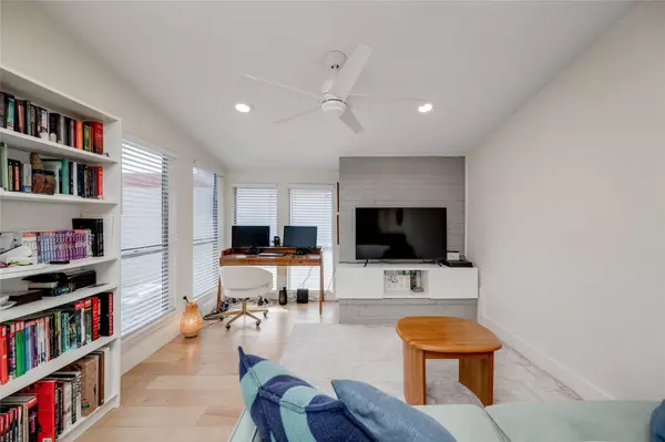 Austin, TX 78751,909 Reinli ST #222