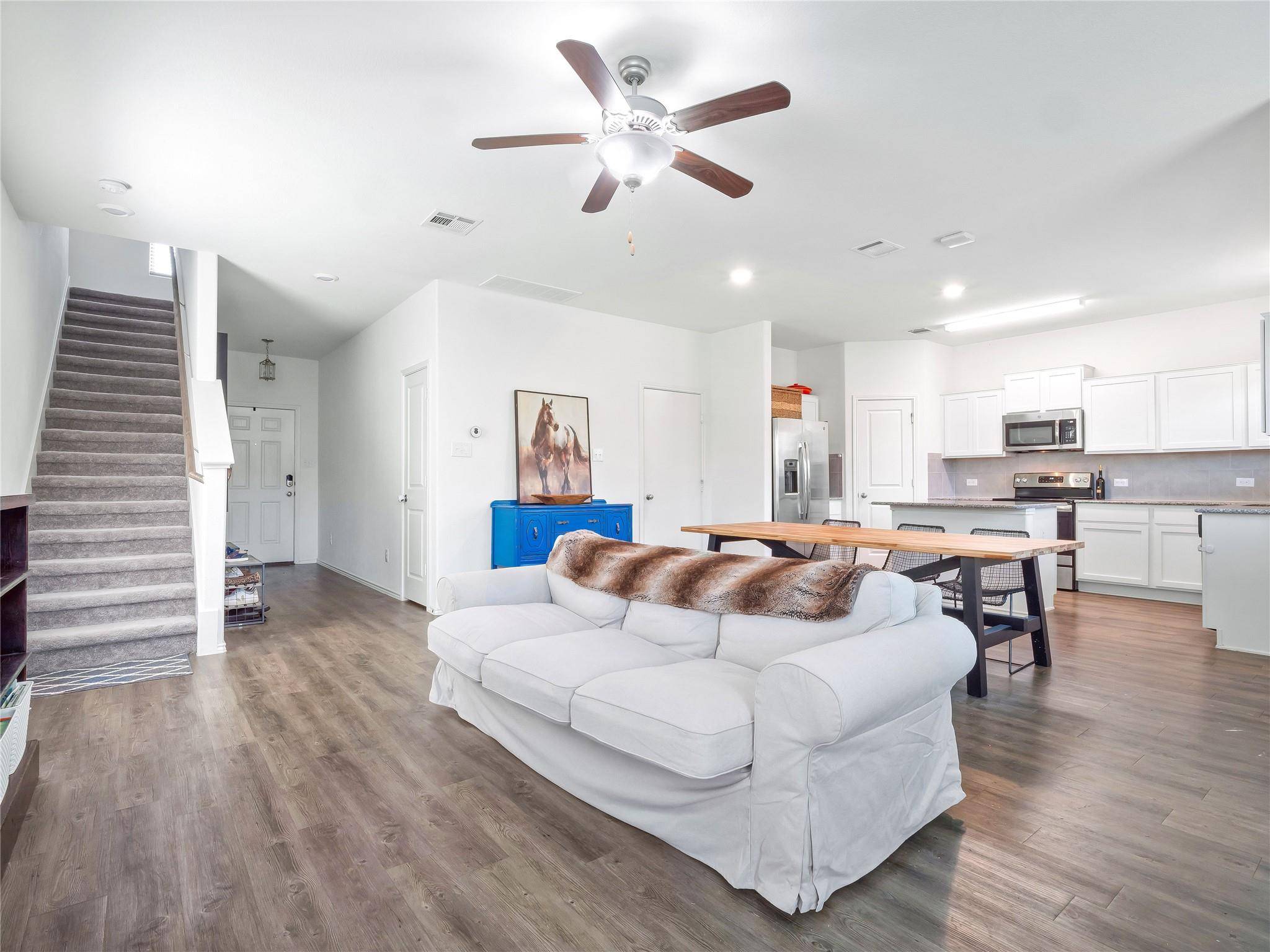 Jarrell, TX 76537,109 Comet DR #3J
