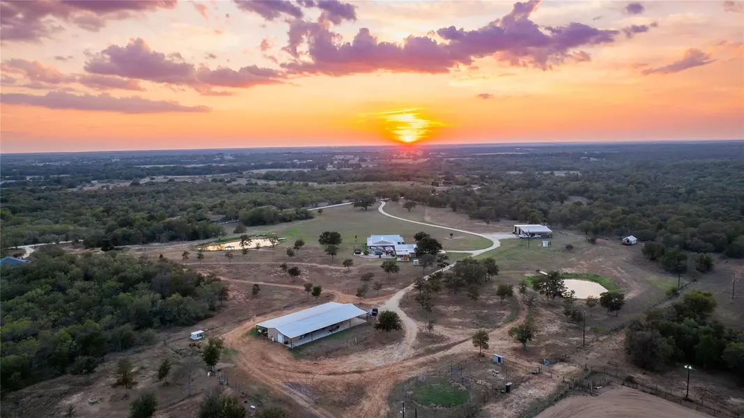 1000 Oil Field RD, Lockhart, TX 78644