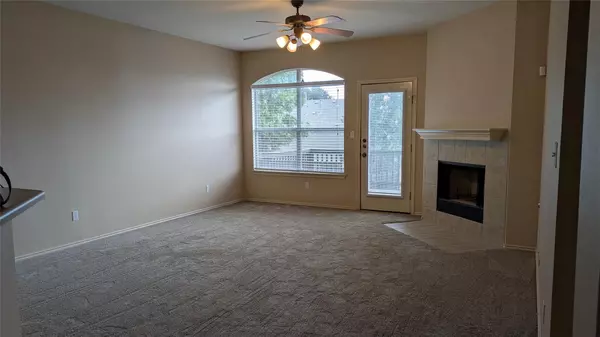 Round Rock, TX 78665,833 Rusk RD