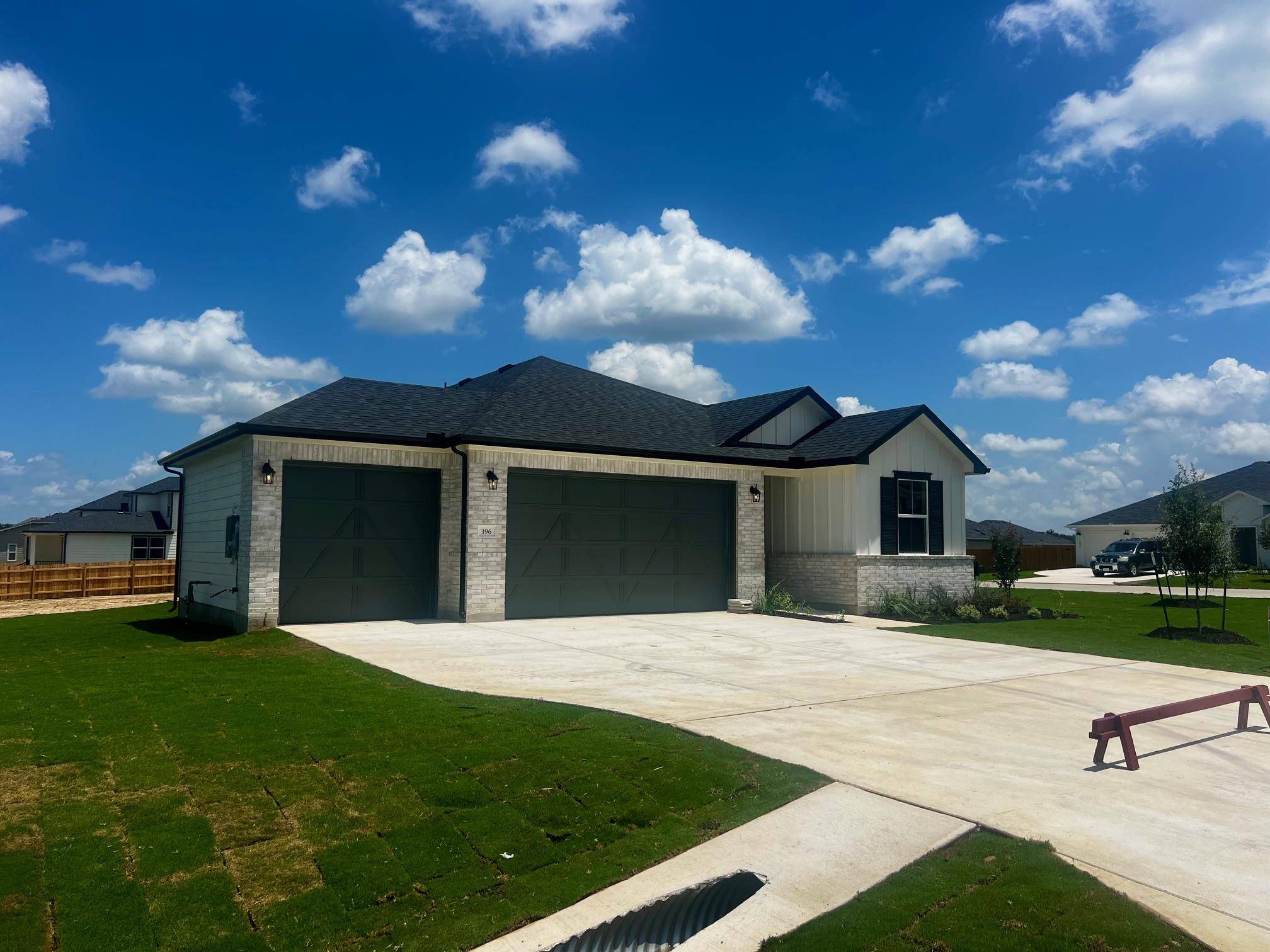196 Union Pacific DR, Cedar Creek, TX 78612