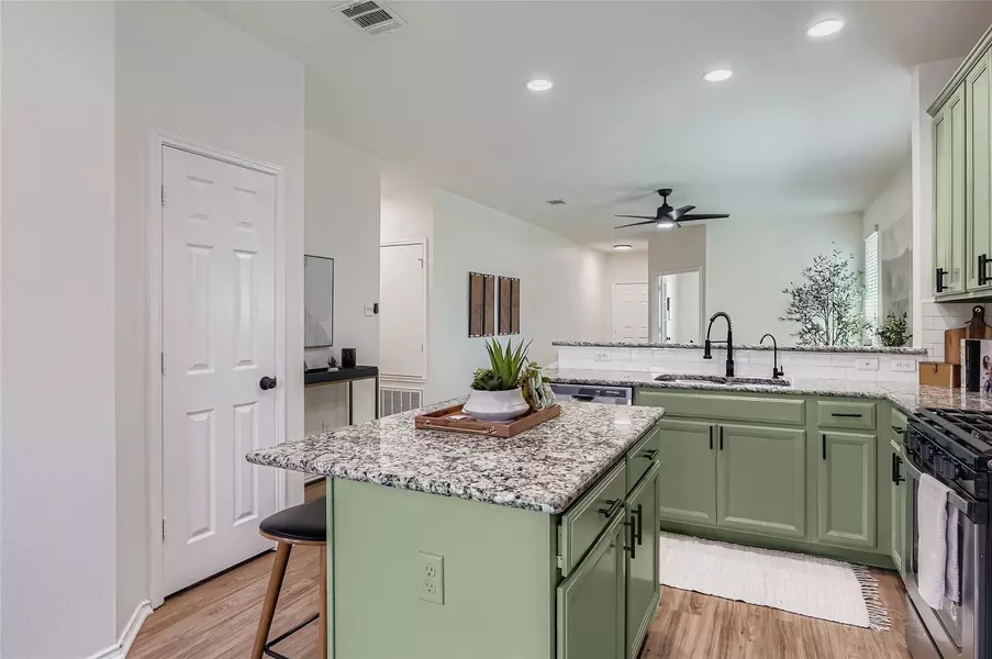 184 Palm DR, Buda, TX 78610