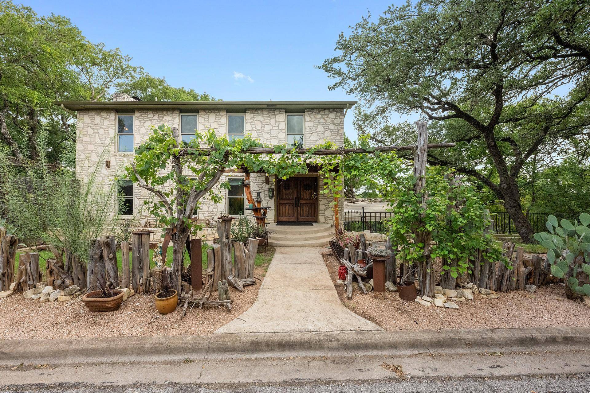 402 Bear Canyon DR, Manchaca, TX 78652