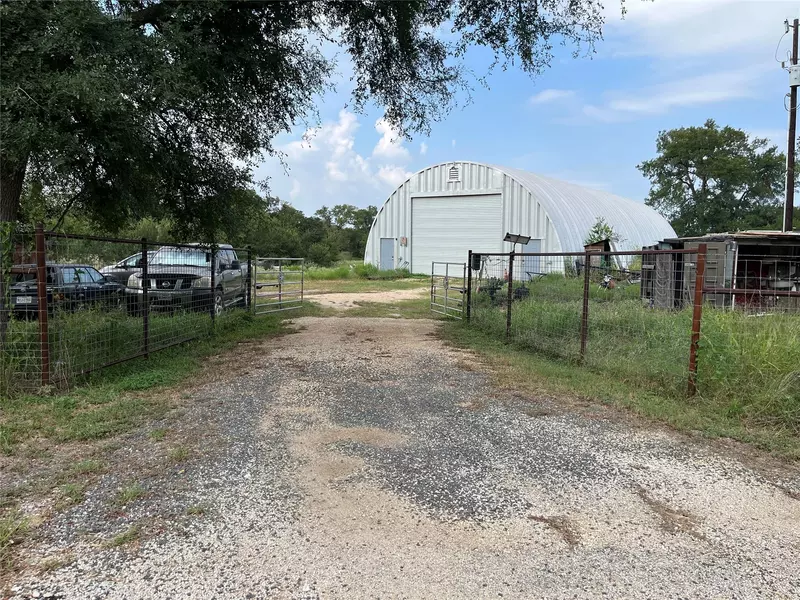 2130 County Line RD, Dale, TX 78616