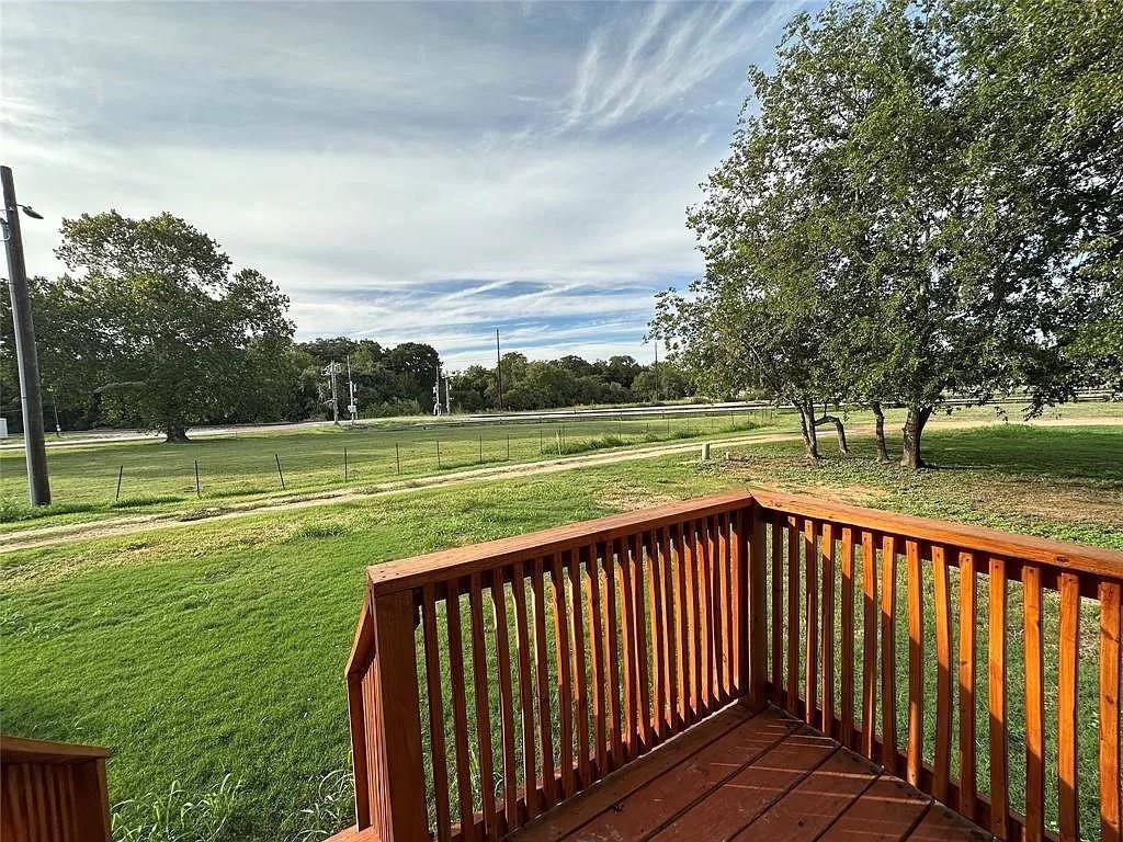 202 PRIMA ST #A, Smithville, TX 78957