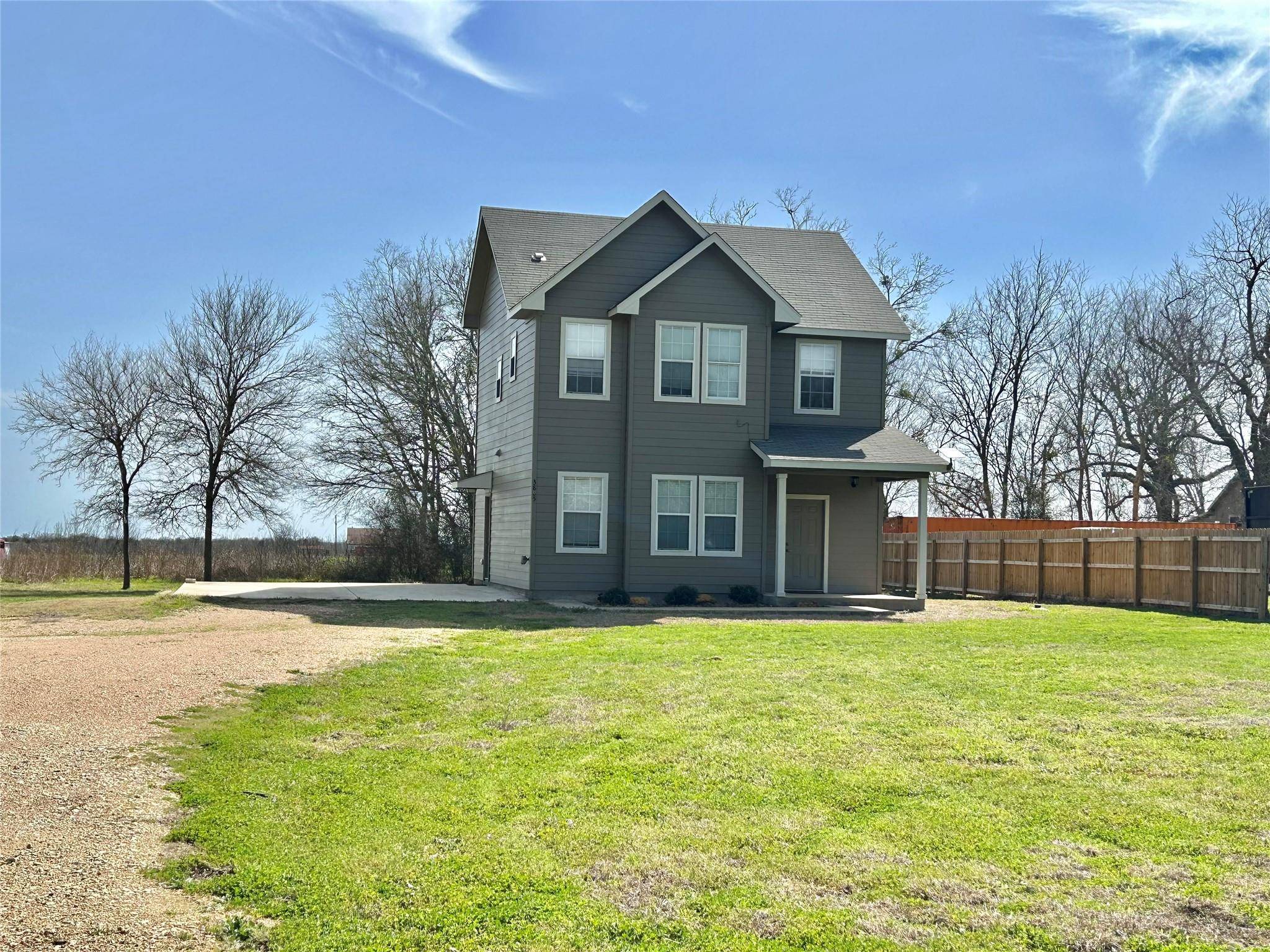 3805 E Us-290 HWY E, Paige, TX 78659