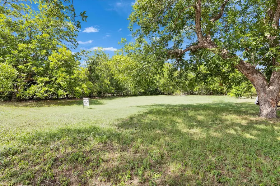 900 Trinity ST E, Lockhart, TX 78644