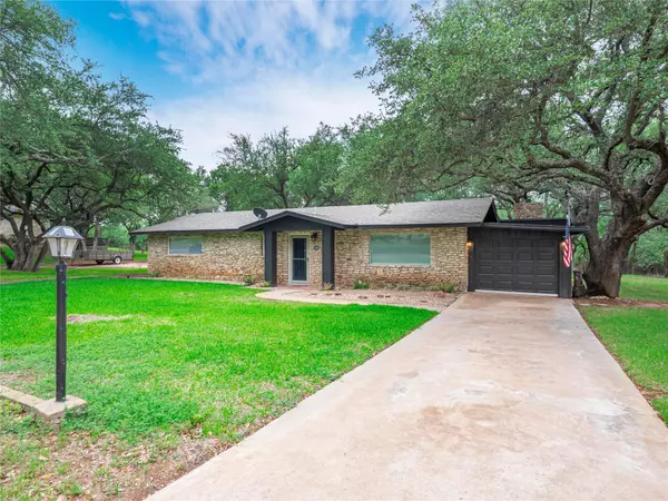 330 Yucca DR, Kingsland, TX 78639
