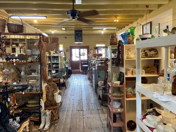 Carmine, TX 78932,108 Thigpen ST