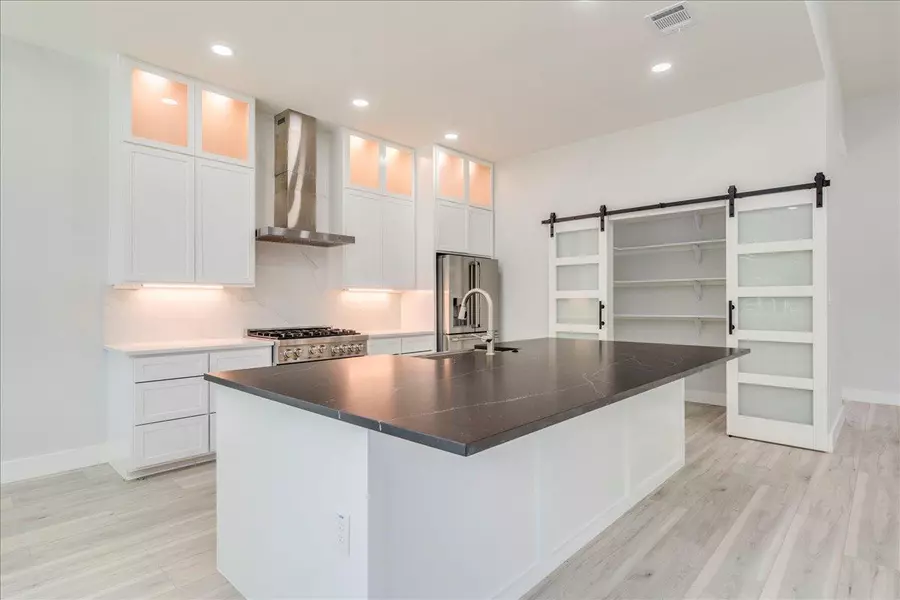 1215 Howard ST, Taylor, TX 76574