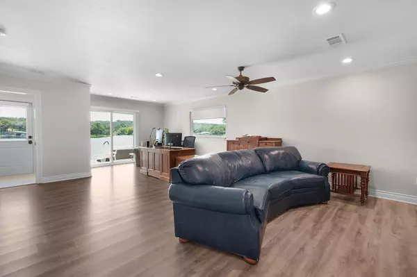 Buchanan Dam, TX 78609,516 Island Lodges DR