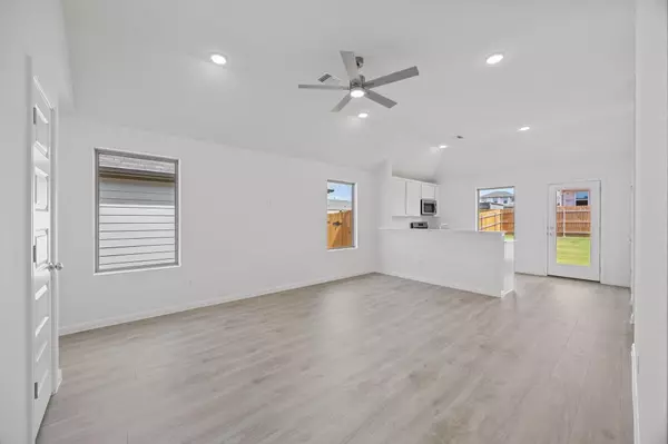 Elgin, TX 78621,307 Bendecido LOOP