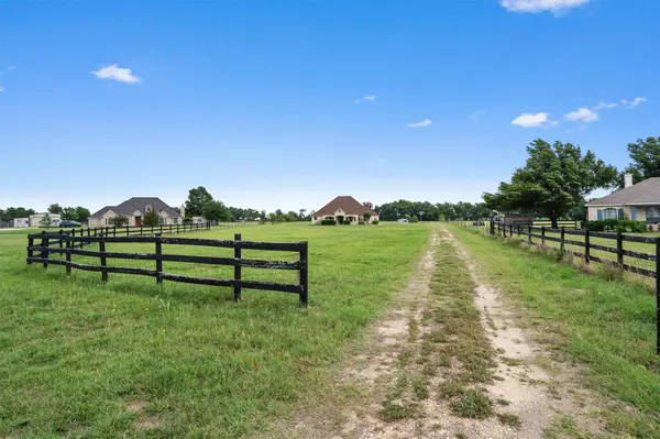 Taylor, TX 76574,130 Cotton Rows LN